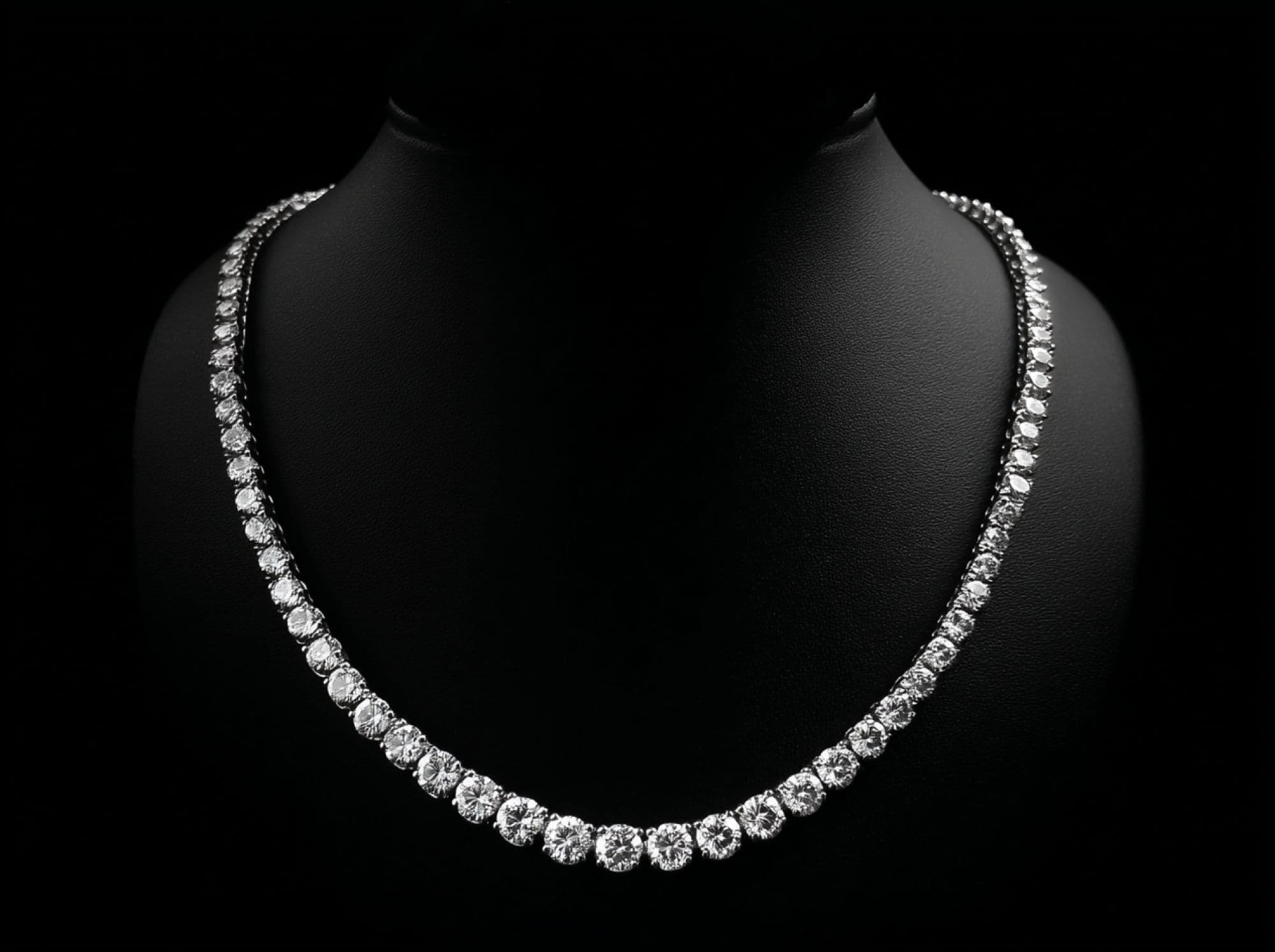 Noir Crystal Collar